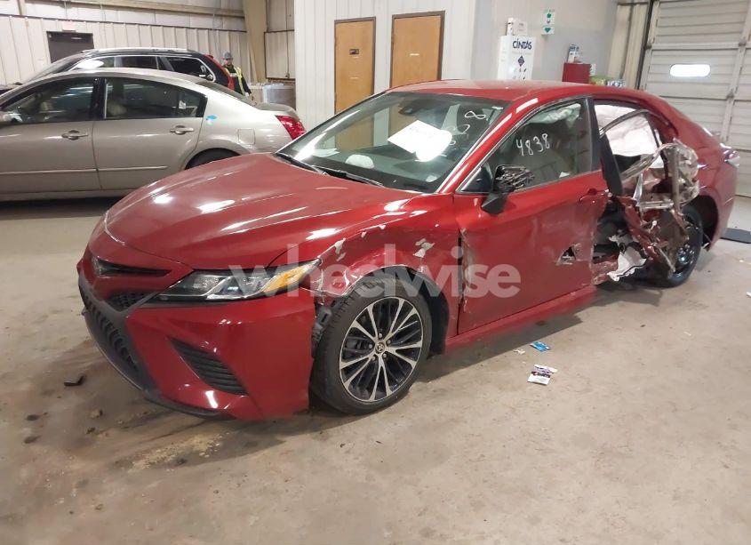 Photo 2 of 2020 Toyota Camry SE (VIN 4T1G11AK3LU374838)