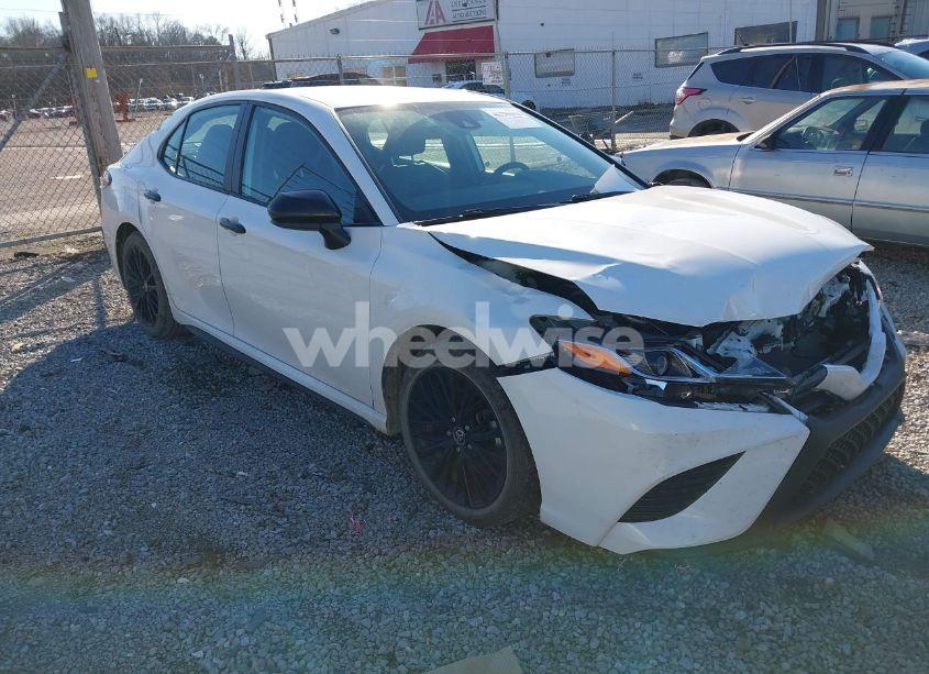 2020 Toyota Camry SE NIGHTSHADE EDITION (VIN 4T1G11AK3LU401455) main photo