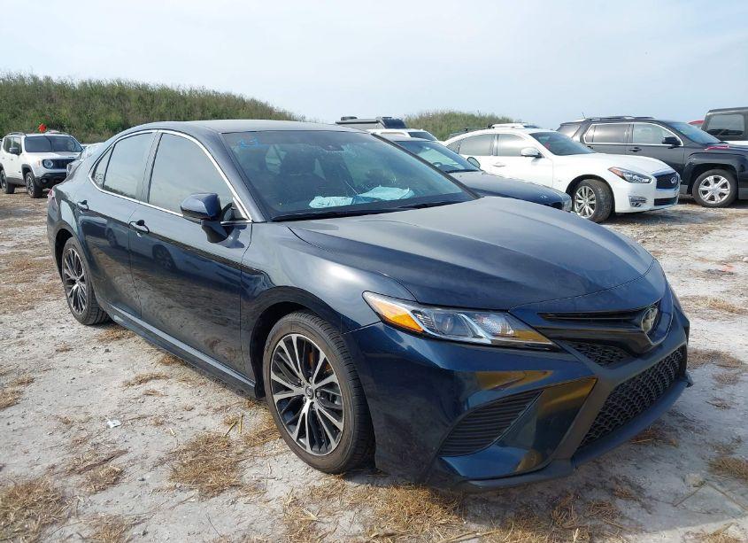 2020 Toyota Camry SE (VIN 4T1G11AK3LU867337) main photo