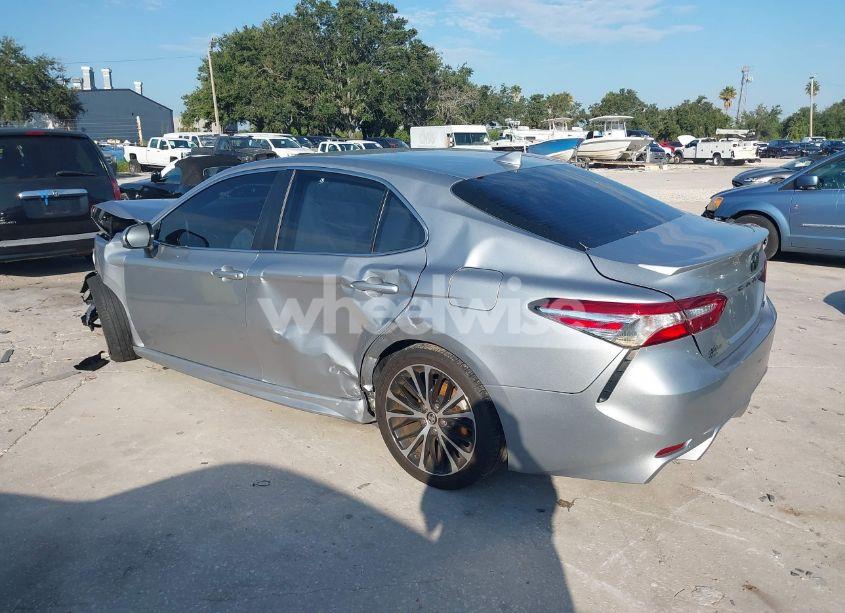 Photo 3 of 2020 Toyota Camry SE (VIN 4T1G11AK3LU875812)