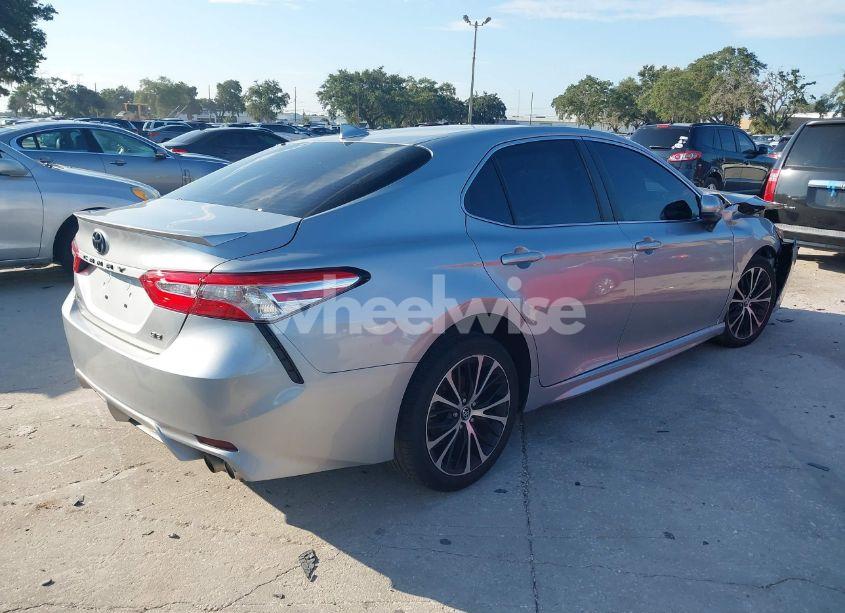 Photo 4 of 2020 Toyota Camry SE (VIN 4T1G11AK3LU875812)