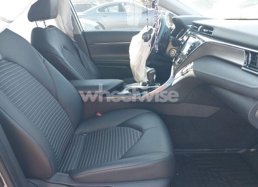 Photo 5 of 2020 Toyota Camry SE (VIN 4T1G11AK3LU875812)