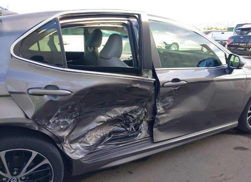 Photo 13 of 2020 Toyota Camry SE (VIN 4T1G11AK3LU900739)