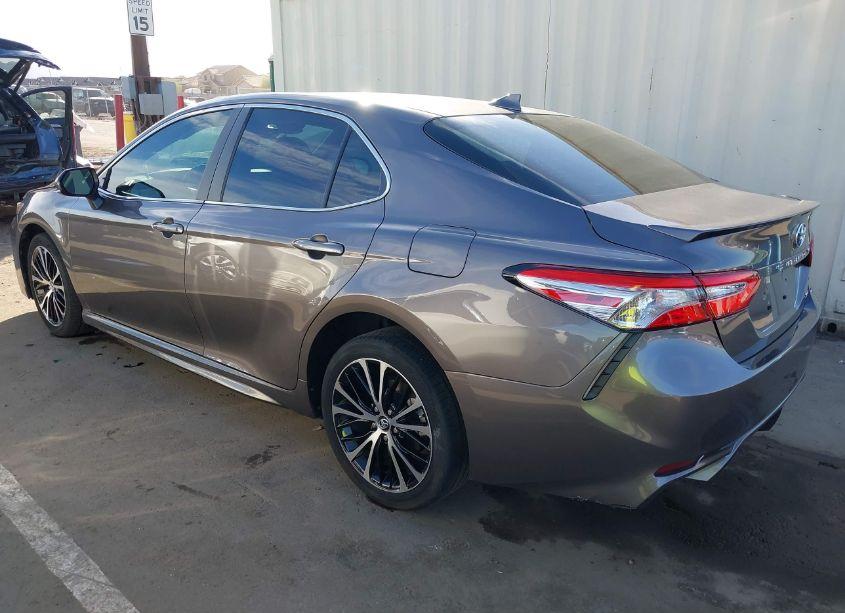 Photo 3 of 2020 Toyota Camry SE (VIN 4T1G11AK3LU900739)