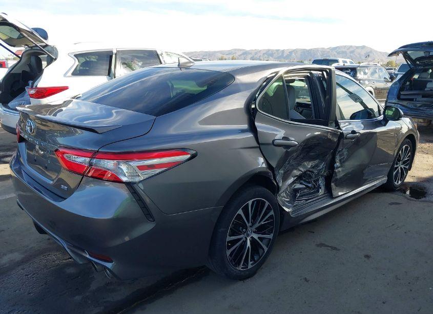 Photo 4 of 2020 Toyota Camry SE (VIN 4T1G11AK3LU900739)