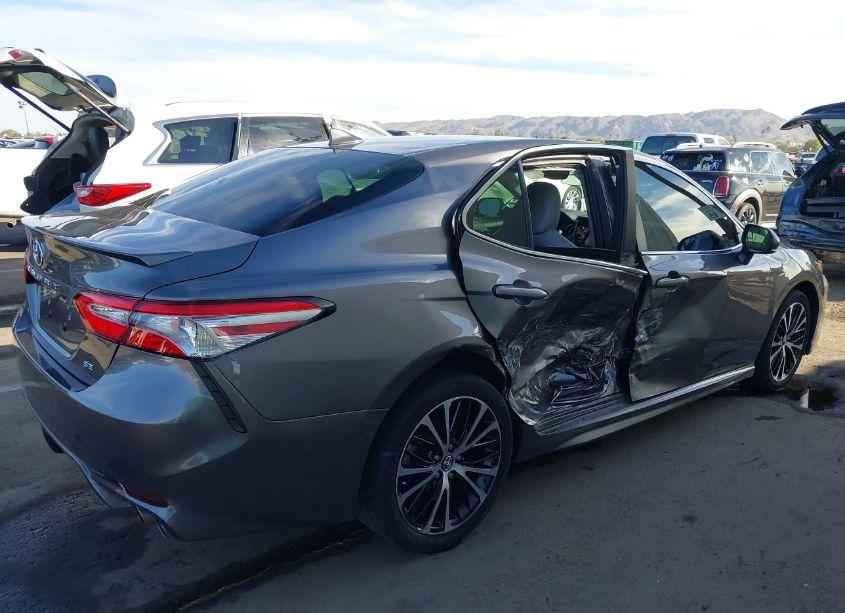 Photo 6 of 2020 Toyota Camry SE (VIN 4T1G11AK3LU900739)