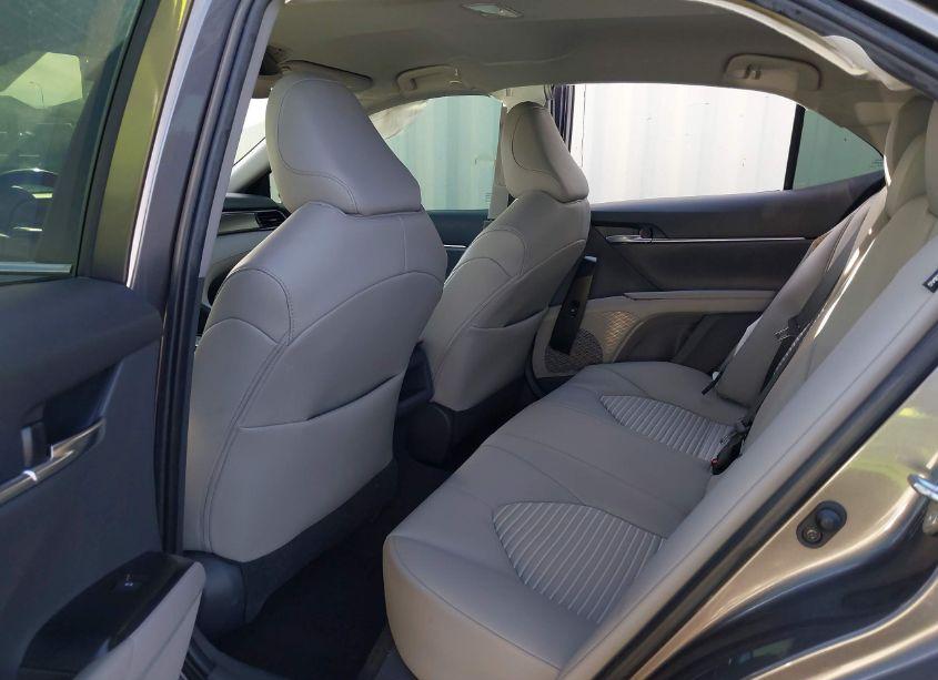 Photo 8 of 2020 Toyota Camry SE (VIN 4T1G11AK3LU900739)