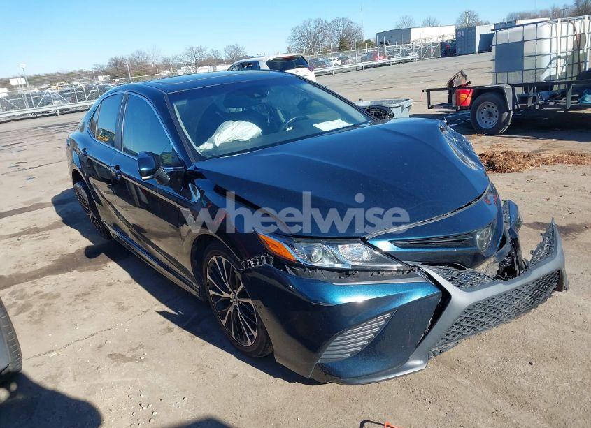 2020 Toyota Camry SE (VIN 4T1G11AK3LU908632) main photo