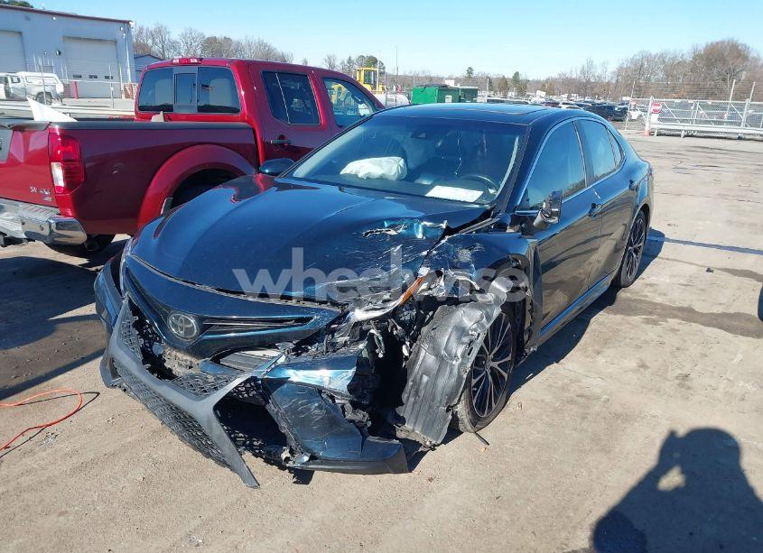 Photo 2 of 2020 Toyota Camry SE (VIN 4T1G11AK3LU908632)