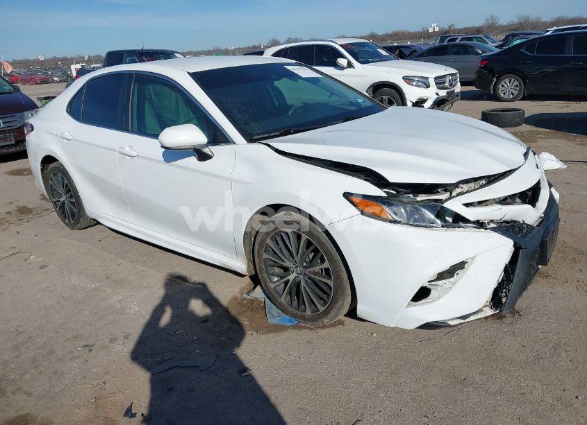 2020 Toyota Camry SE (VIN 4T1G11AK3LU916570) main photo