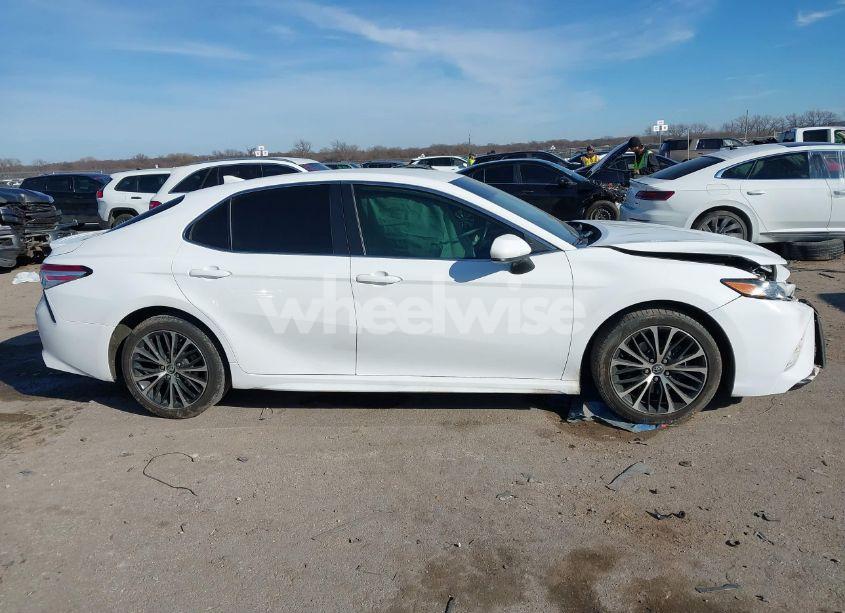 Photo 13 of 2020 Toyota Camry SE (VIN 4T1G11AK3LU916570)