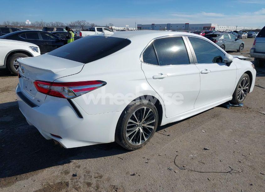 Photo 4 of 2020 Toyota Camry SE (VIN 4T1G11AK3LU916570)