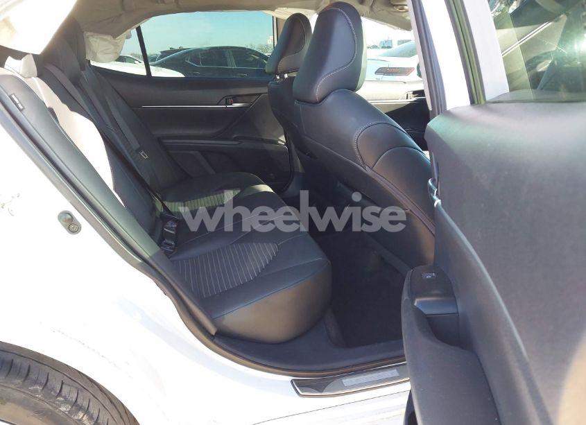 Photo 8 of 2020 Toyota Camry SE (VIN 4T1G11AK3LU916570)