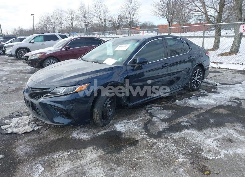 Photo 2 of 2020 Toyota Camry SE (VIN 4T1G11AK3LU944532)