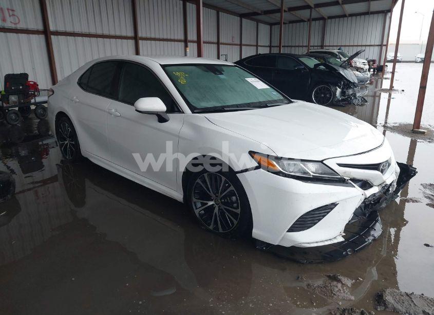 2020 Toyota Camry SE (VIN 4T1G11AK3LU986148) main photo