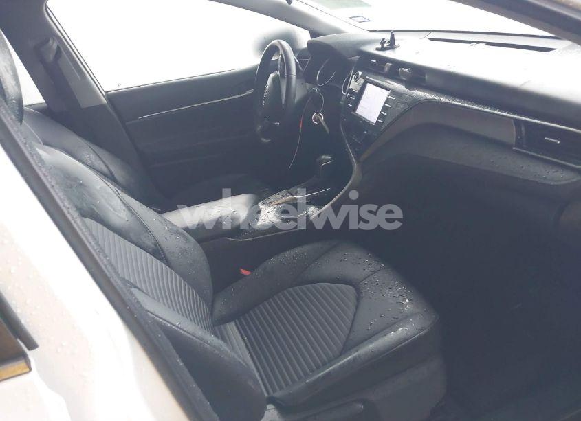 Photo 5 of 2020 Toyota Camry SE (VIN 4T1G11AK3LU986148)