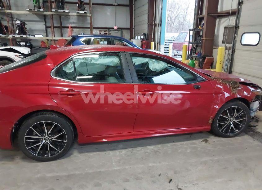 Photo 13 of 2021 Toyota Camry SE (VIN 4T1G11AK3MU407872)