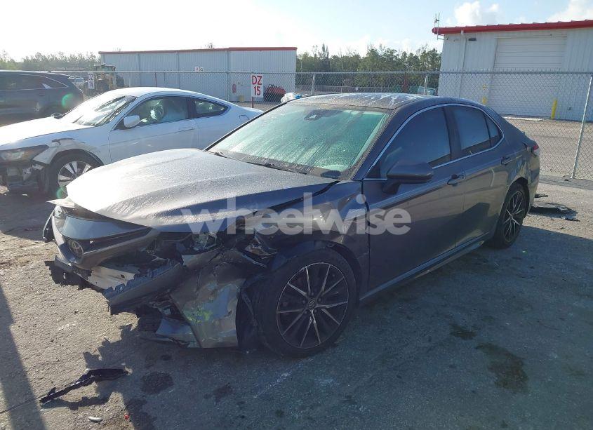 Photo 2 of 2021 Toyota Camry SE (VIN 4T1G11AK3MU408410)