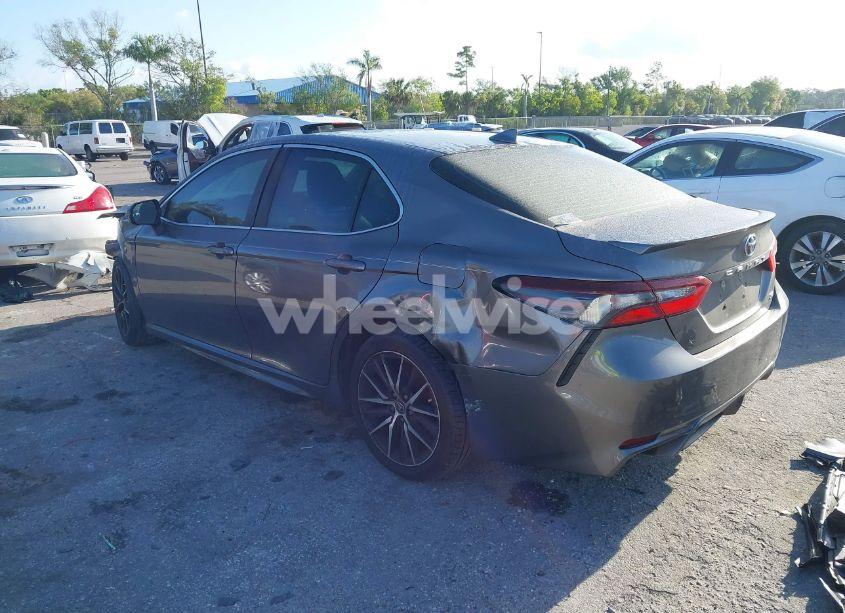 Photo 3 of 2021 Toyota Camry SE (VIN 4T1G11AK3MU408410)