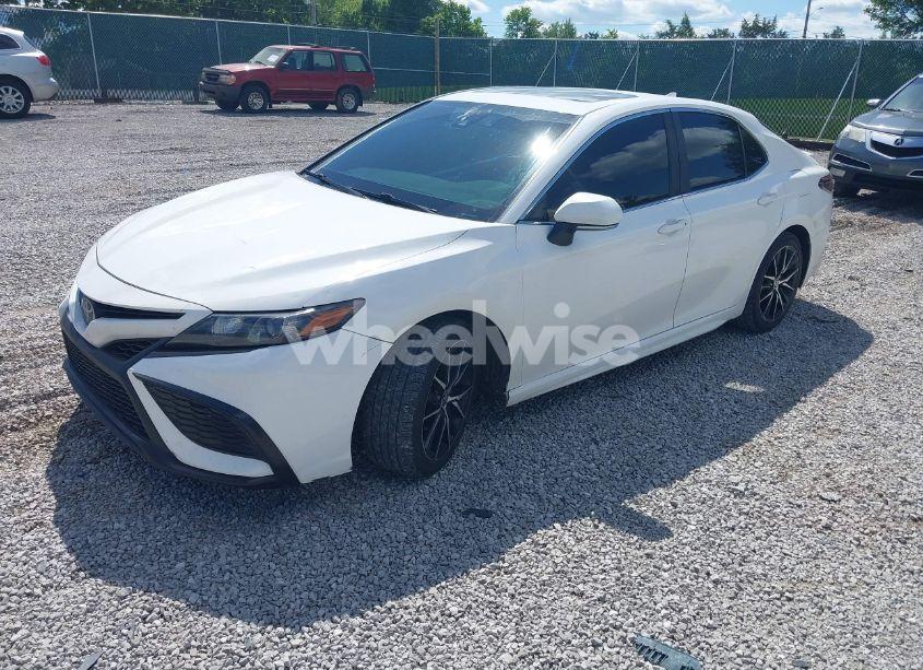 Photo 2 of 2021 Toyota Camry SE (VIN 4T1G11AK3MU410111)