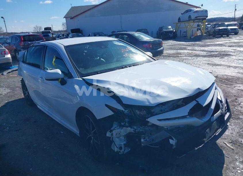 2021 Toyota Camry SE (VIN 4T1G11AK3MU413087) main photo