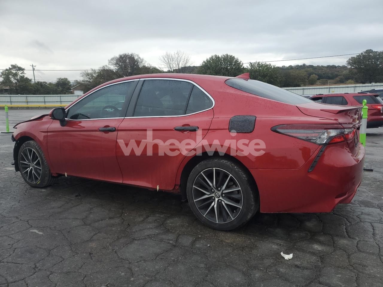 Photo 2 of 2021 TOYOTA CAMRY SE (VIN 4T1G11AK3MU432657)