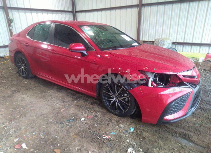 2021 Toyota Camry SE (VIN 4T1G11AK3MU453959) main photo