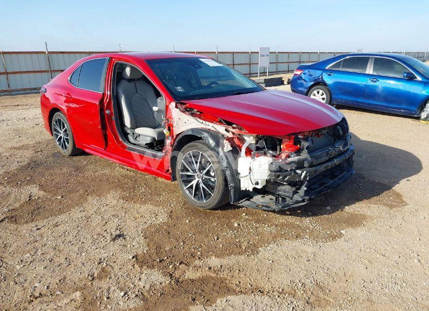 2021 Toyota Camry SE (VIN 4T1G11AK3MU469885) main photo