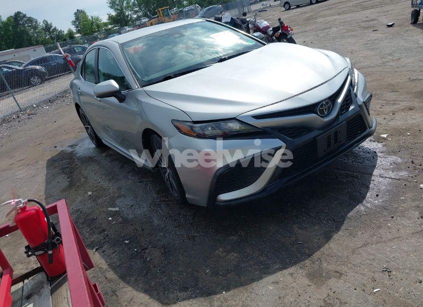 2021 Toyota Camry SE/SE NIGHTSHADE EDITION (VIN 4T1G11AK3MU479025) main photo