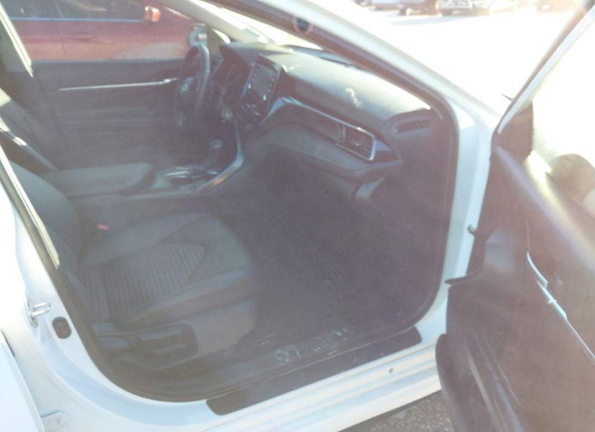 Photo 5 of 2021 Toyota Camry SE (VIN 4T1G11AK3MU493958)