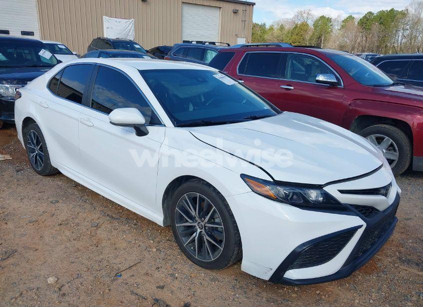 2021 Toyota Camry SE (VIN 4T1G11AK3MU513464) main photo