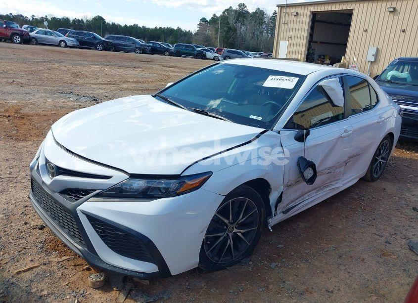 Photo 2 of 2021 Toyota Camry SE (VIN 4T1G11AK3MU513464)
