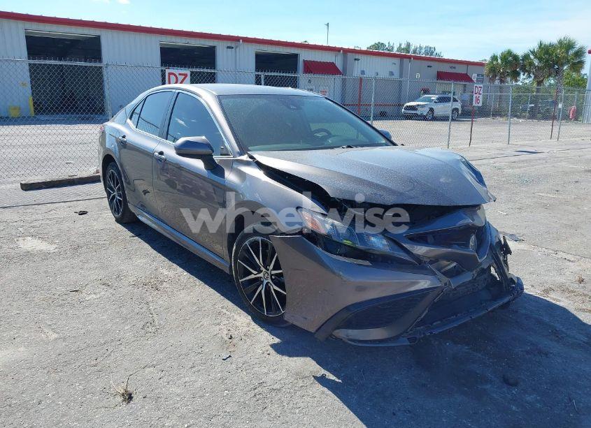 2021 Toyota Camry SE (VIN 4T1G11AK3MU527168) main photo