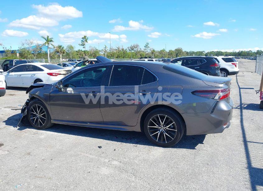 Photo 14 of 2021 Toyota Camry SE (VIN 4T1G11AK3MU527168)