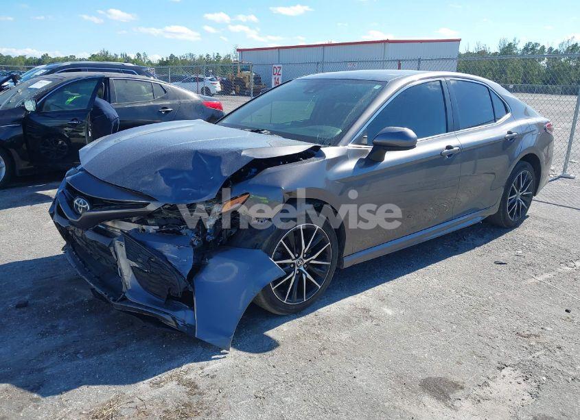 Photo 2 of 2021 Toyota Camry SE (VIN 4T1G11AK3MU527168)