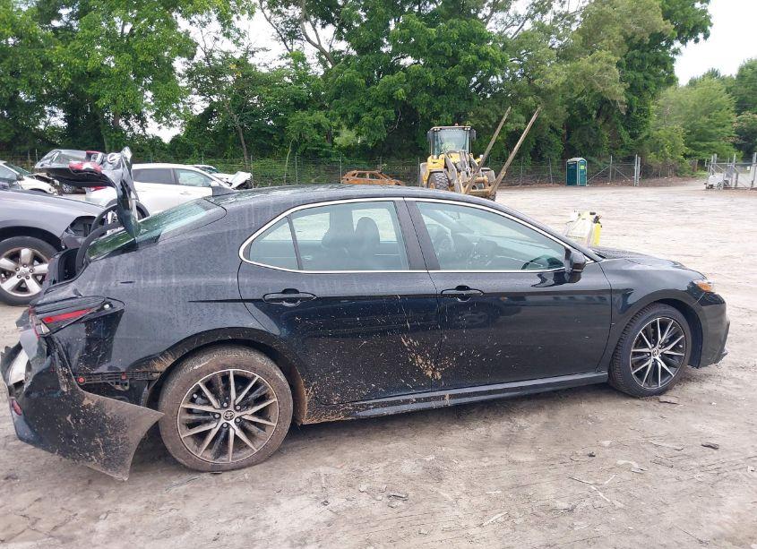 Photo 13 of 2021 Toyota Camry SE (VIN 4T1G11AK3MU552359)