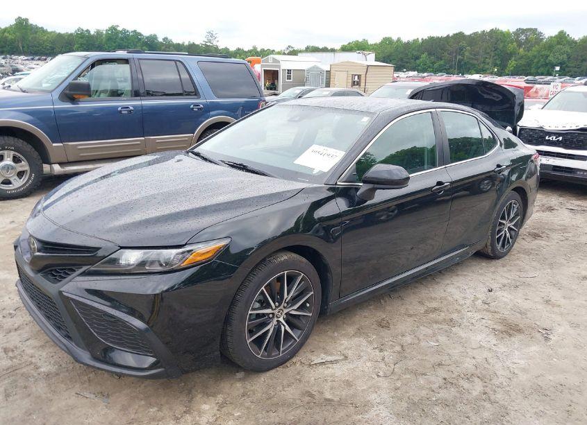 Photo 2 of 2021 Toyota Camry SE (VIN 4T1G11AK3MU552359)