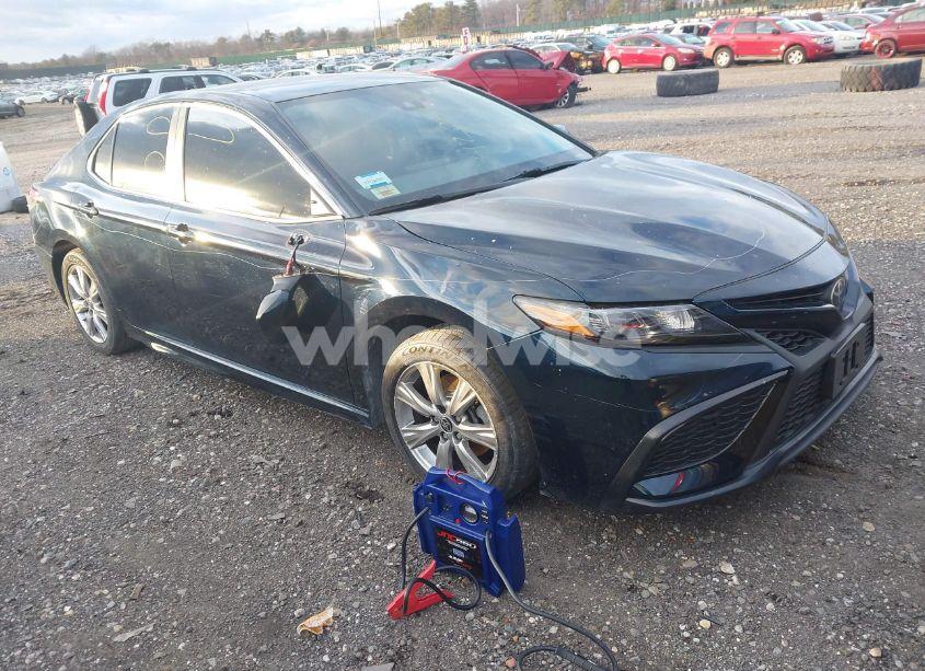 2021 Toyota Camry SE (VIN 4T1G11AK3MU553348) main photo