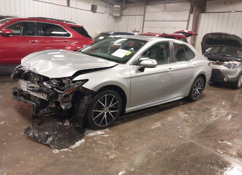 Photo 2 of 2021 Toyota Camry SE (VIN 4T1G11AK3MU593509)