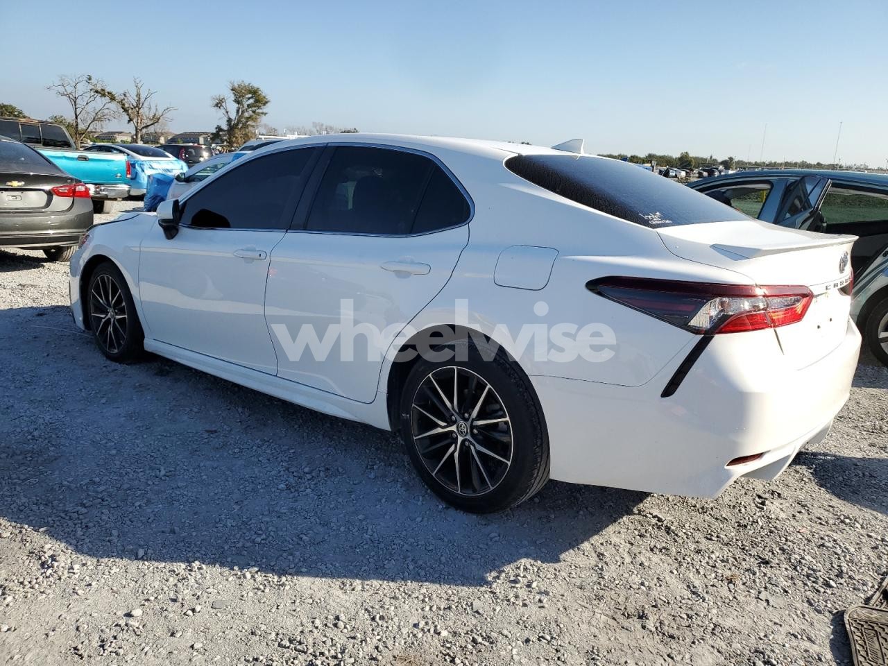 Photo 2 of 2021 TOYOTA CAMRY SE (VIN 4T1G11AK3MU608865)