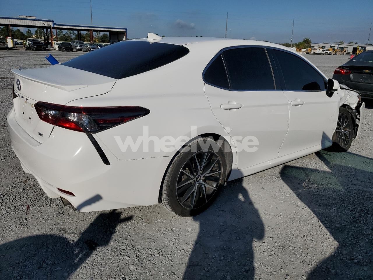Photo 3 of 2021 TOYOTA CAMRY SE (VIN 4T1G11AK3MU608865)