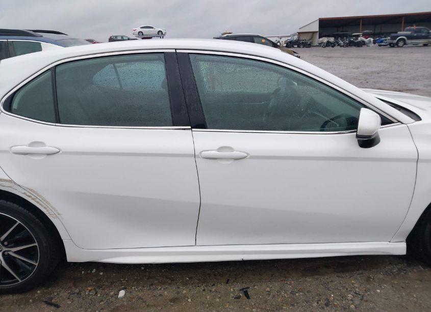 Photo 13 of 2021 Toyota Camry SE (VIN 4T1G11AK3MU610051)