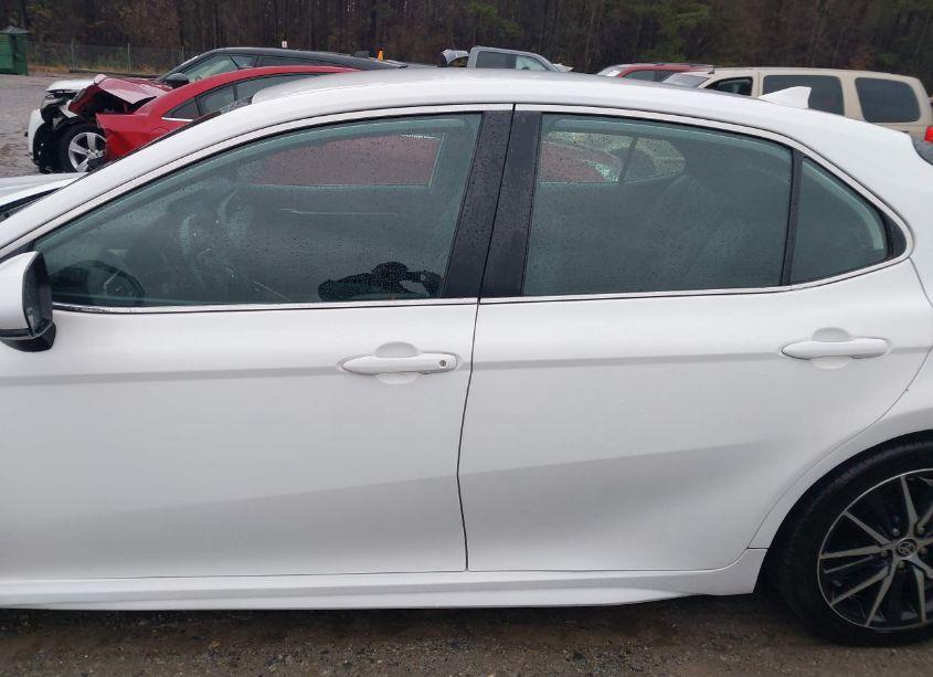 Photo 14 of 2021 Toyota Camry SE (VIN 4T1G11AK3MU610051)