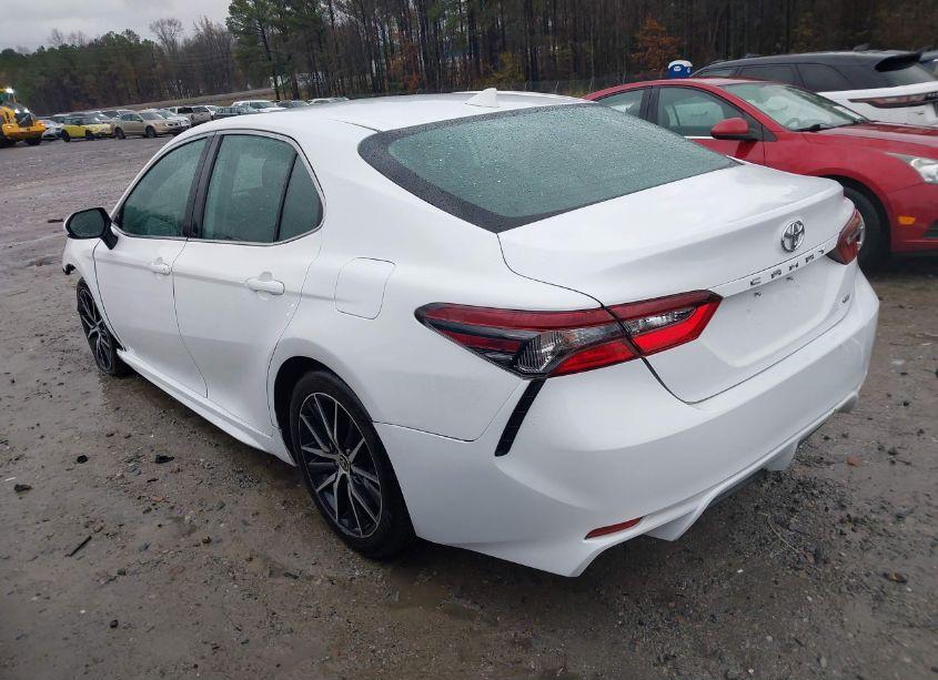 Photo 3 of 2021 Toyota Camry SE (VIN 4T1G11AK3MU610051)