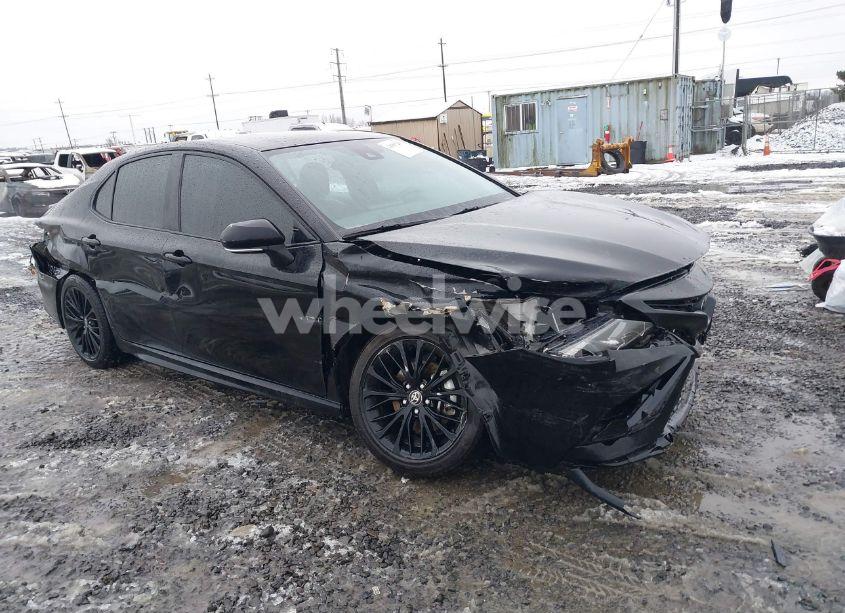 2022 Toyota Camry SE NIGHTSHADE EDITION (VIN 4T1G11AK3NU007327) main photo