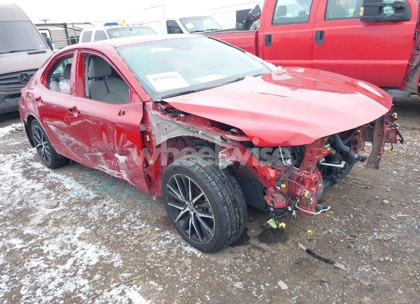 2022 Toyota Camry SE (VIN 4T1G11AK3NU034835) main photo