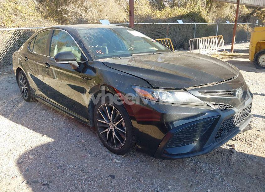 2022 Toyota Camry SE (VIN 4T1G11AK3NU049268) main photo