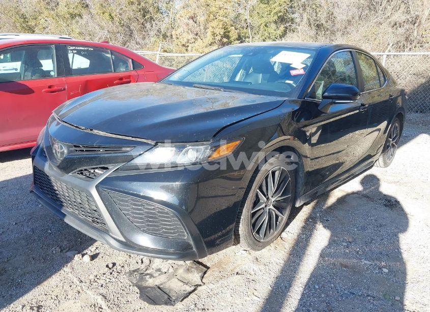 Photo 2 of 2022 Toyota Camry SE (VIN 4T1G11AK3NU049268)
