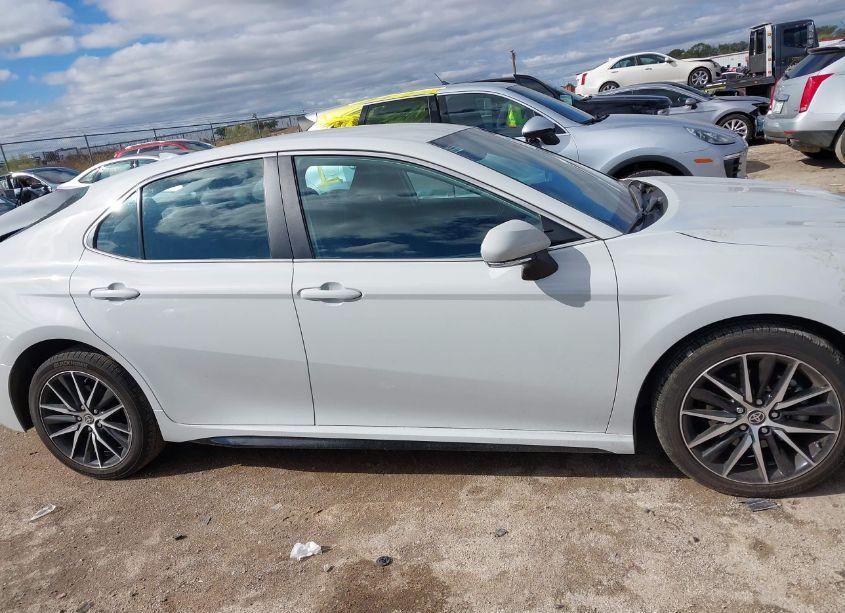 Photo 13 of 2022 Toyota Camry SE (VIN 4T1G11AK3NU064224)