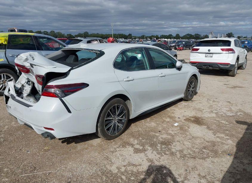 Photo 4 of 2022 Toyota Camry SE (VIN 4T1G11AK3NU064224)